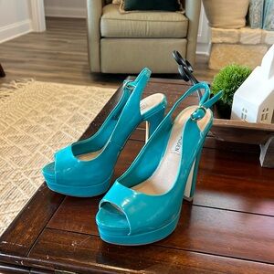 Steve Madden size 5 1/2 heels in great used condition.
